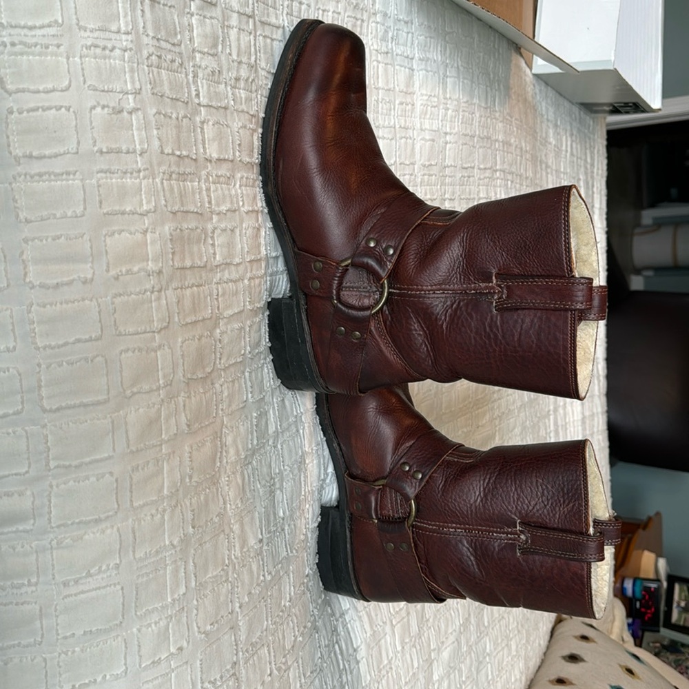 Men’s Frye fleece lined boots. Size 11 medium